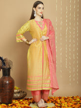 Costume Salwar brodé en soie moutarde avec pantalon Dupatta